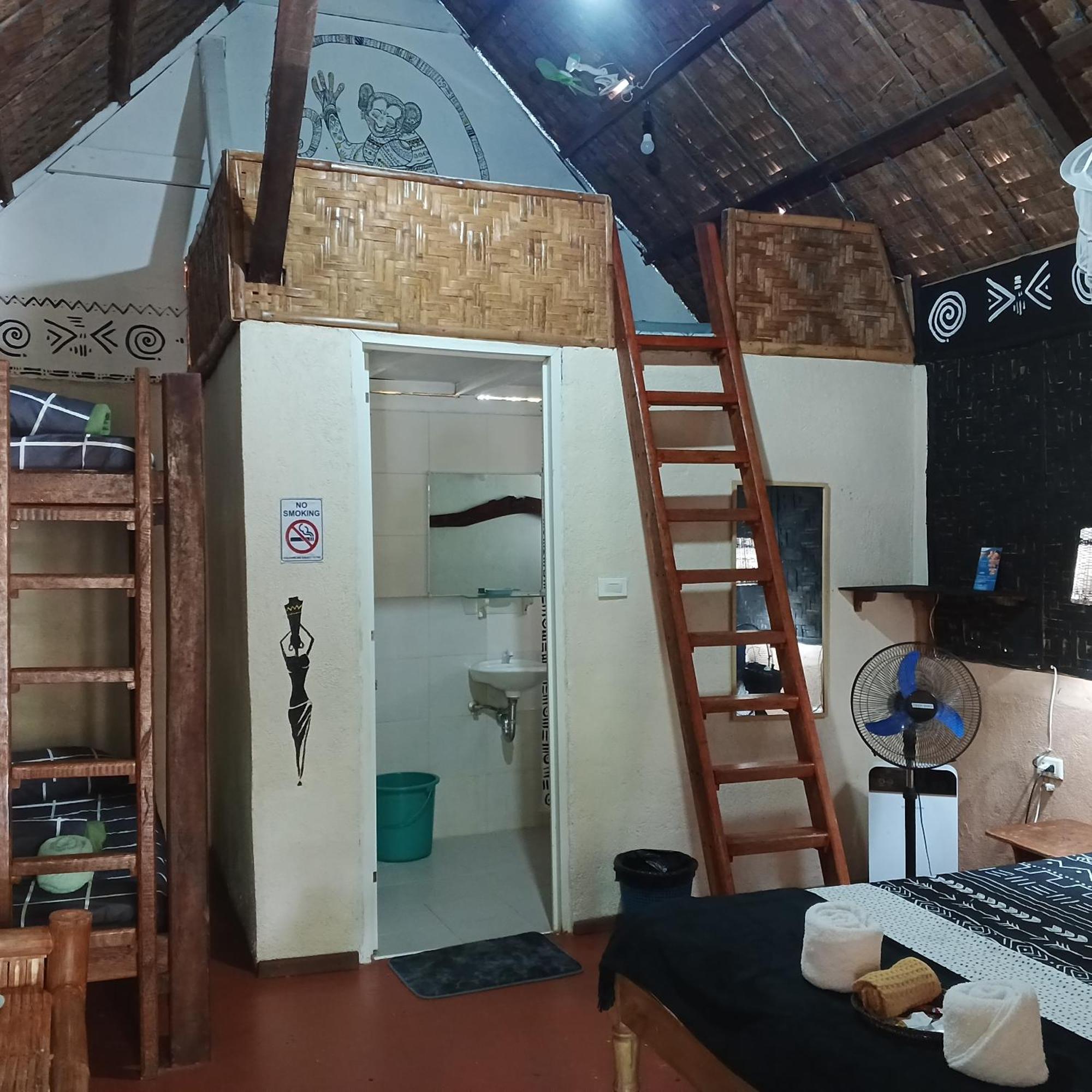 Hotel Two Crazy Monkeys Bakhawan Exterior foto