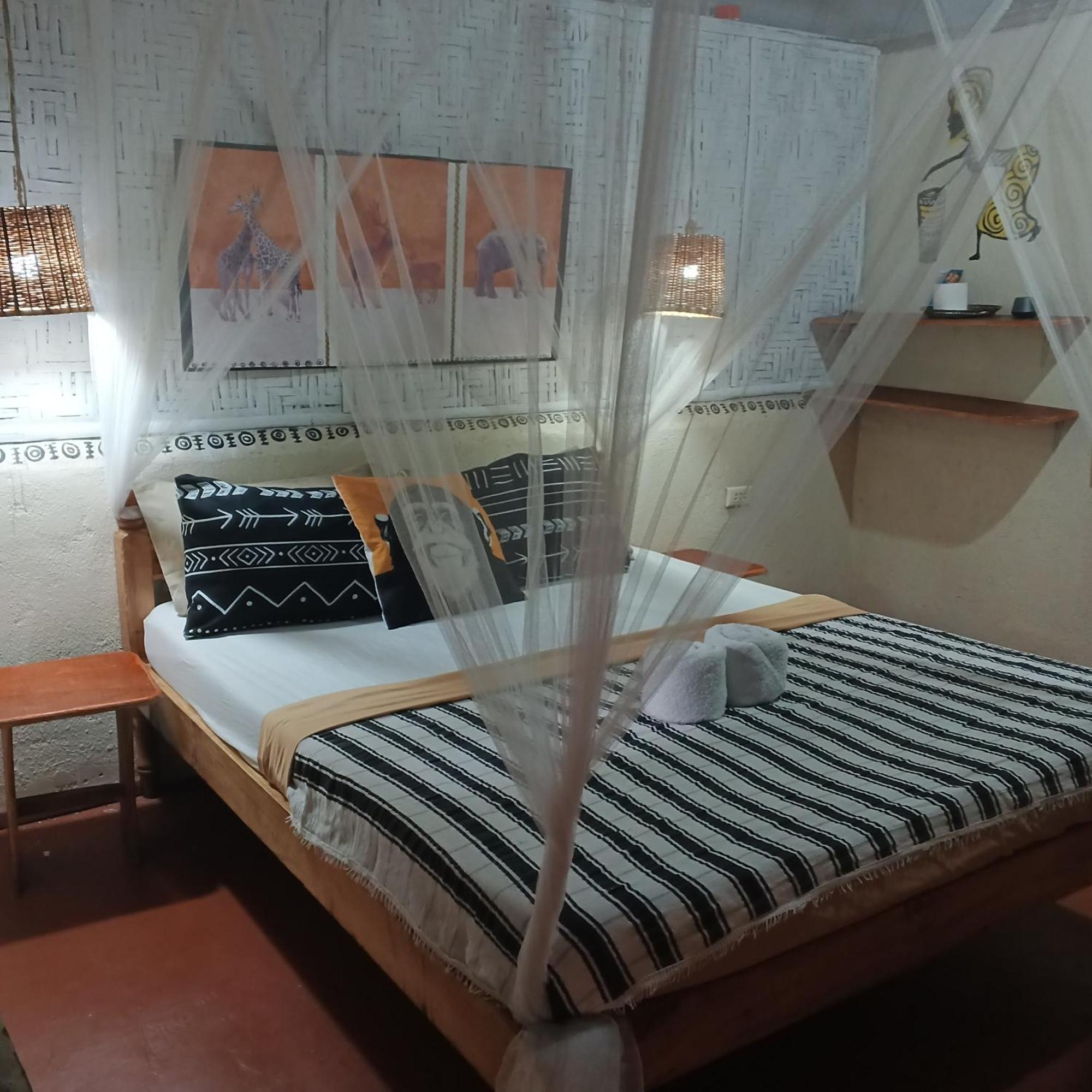 Hotel Two Crazy Monkeys Bakhawan Exterior foto
